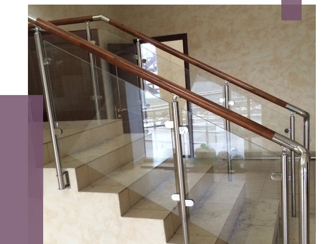 Комбинированные перила из металла и дерева в Лесосибирске