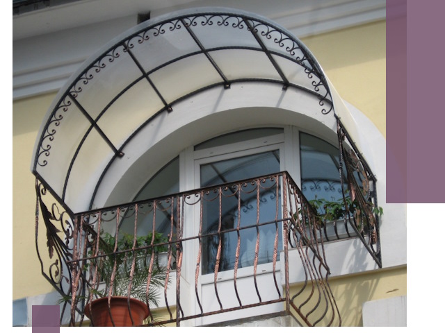 Козырьки над балконом в Лесосибирске — изготовление и монтаж